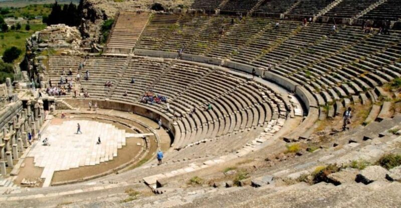 Kusadasi: Private Ephesus Tour with Lunch for Cruisers - Walking Through the Ruins of Ephesus with a Private Guide