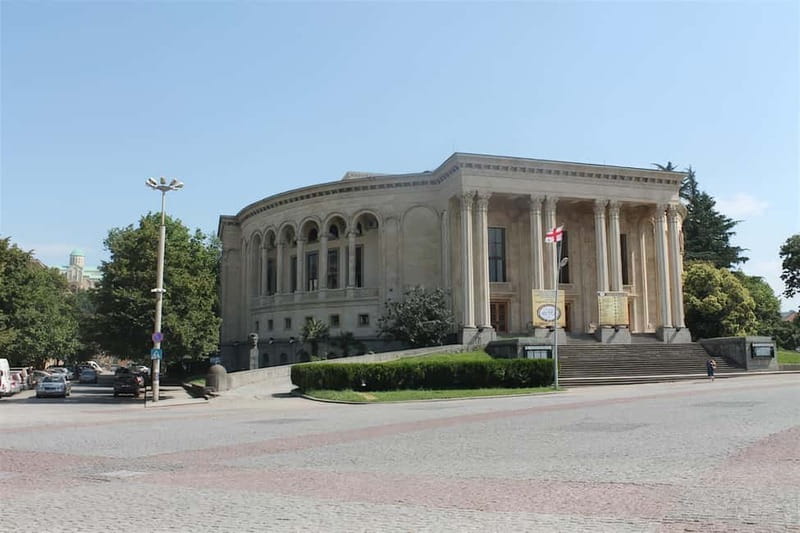 Kutaisi: 8-Day Private Group Tour with Accommodation - Practical Details and Considerations