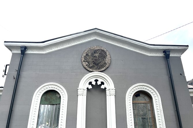 Kutaisi: Chiatura Cable Cars & Katskhi Pillar Guided Tour - Visiting the Rock-Carved Mghvimevi Monastery