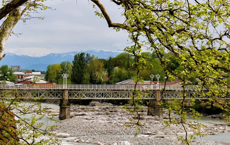 KUTAISI: City Tour, Historical Churches, Plus Tskaltubo - Key Points