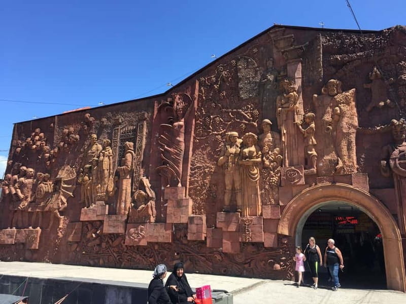 Kutaisi: Cultural Walking Tour - Visiting the Green Bazaar: A Taste of Local Life