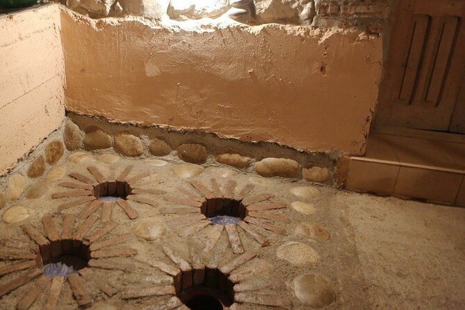 KUTAISI Family Feast: Experience Georgian Hospitality - The Atmosphere: Warmth and Family-Style Hospitality