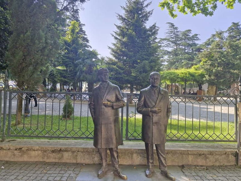 Kutaisi: Guided Walking Tour with Local Snack - Crossing the Chain Bridge with River Views