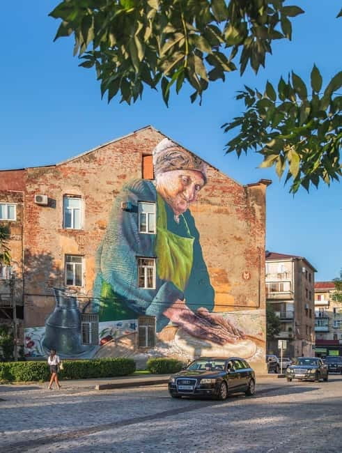 Kutaisi: Historic Walking Tour with Guide, 3 Hours - Visiting the Historic Old Town Streets