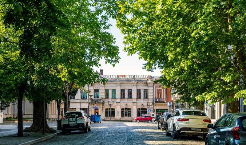 Kutaisi: Historic Walking Tour with Guide, 3 Hours - Exploring Kutaisi’s Architectural Landmarks and Cultural Sites