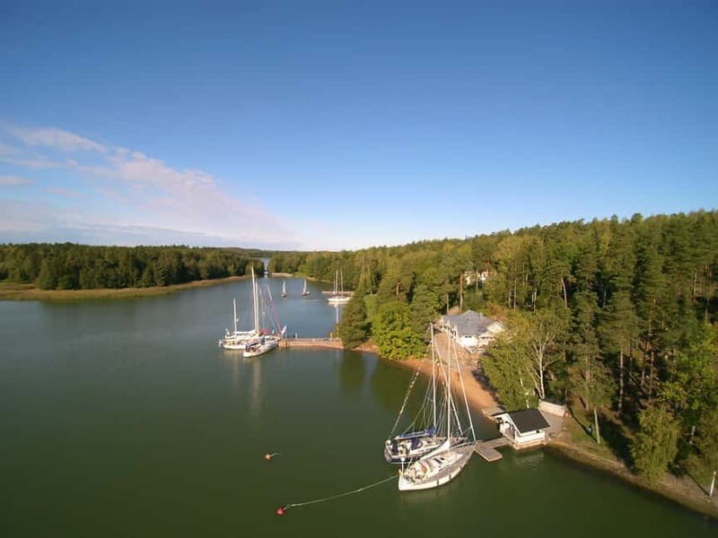 Kuusisto island: Stand-Up Paddleboard Rental - Discover the Calm Waters of Kuusisto Island on a Stand-Up Paddleboard