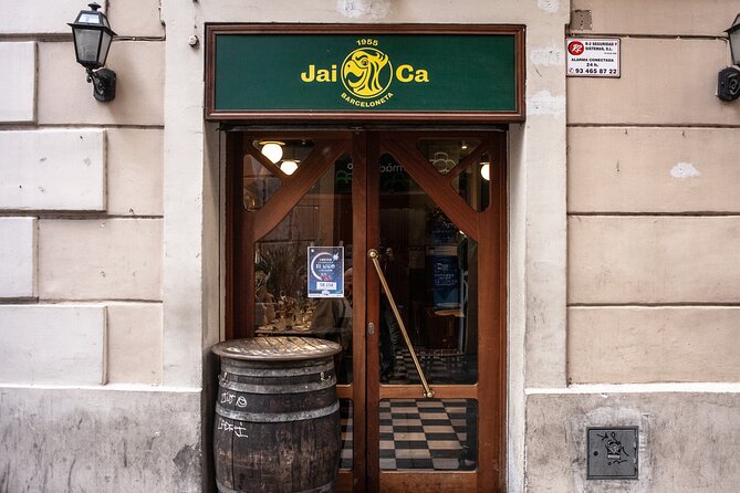 La Barceloneta Tapas & Wine & Drinks Tour in Barcelona - Seafood and Barceloneta Specialties at LÒstia