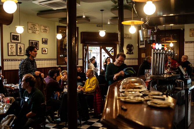 La Barceloneta Tapas & Wine & Drinks Tour in Barcelona - All-Inclusive Food and Drinks