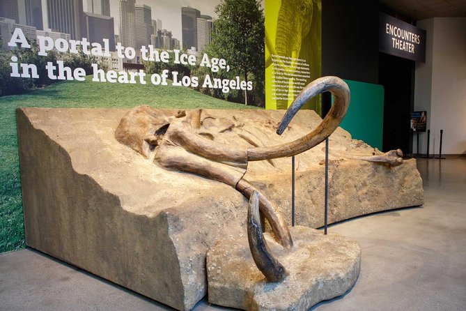 La Brea Tar Pits and Museum Admission Ticket with Excavator Tour - Outdoor Sites: Lake Pit and Pleistocene Gardens