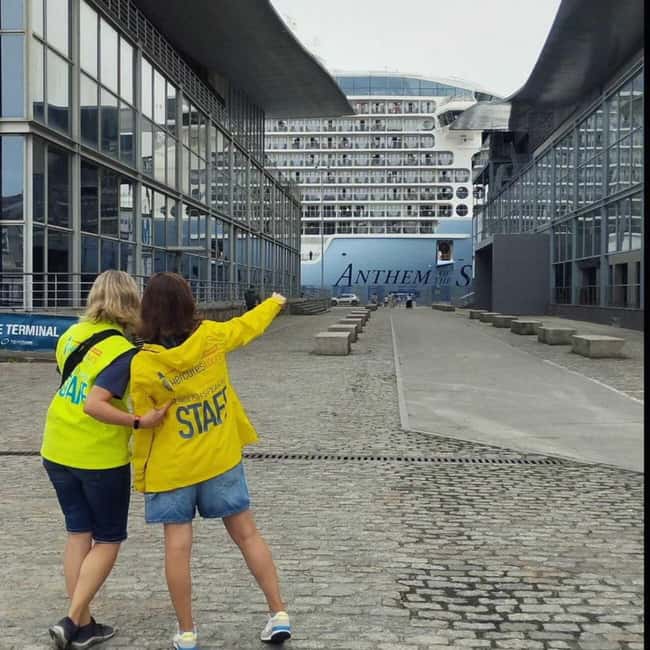 La Coruna: Sightseeing Bus Tour for Cruisers - Expert Local Guides Enhance the Experience