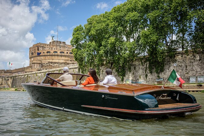 La Dolce Vita: Private Luxury Boat Ride in the Eternal City - Logistics and Practical Details