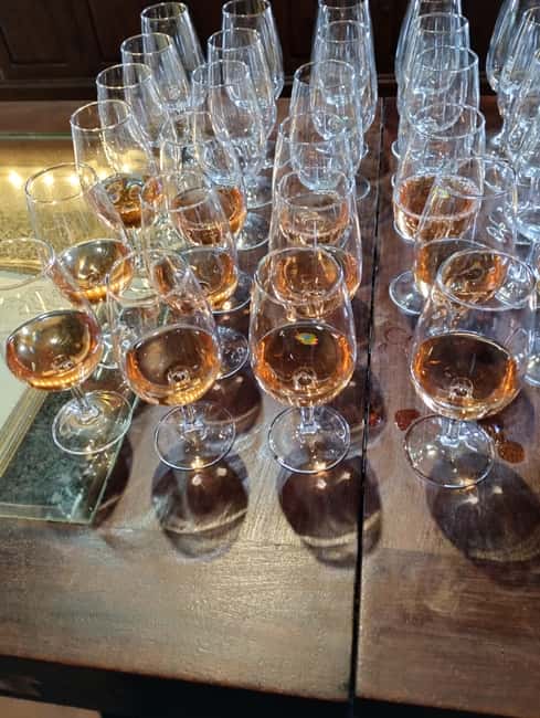 La Geria: a walk among volcanoes and vineyards - Discovering La Geria’s Unique Vineyards on Foot