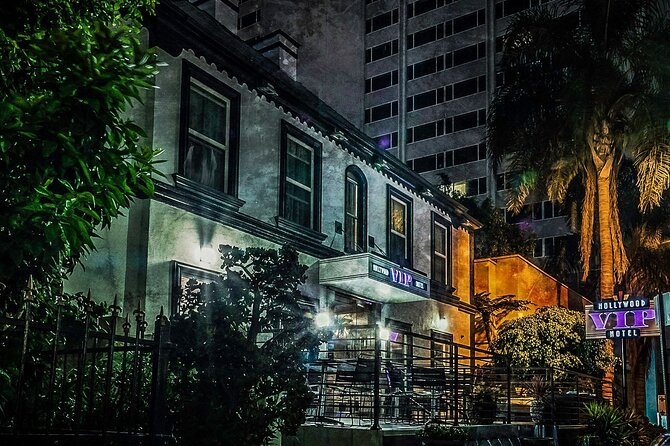 LA Ghosts Boos and Booze Haunted Pub Crawl - The Role of Guides and Storytelling Style