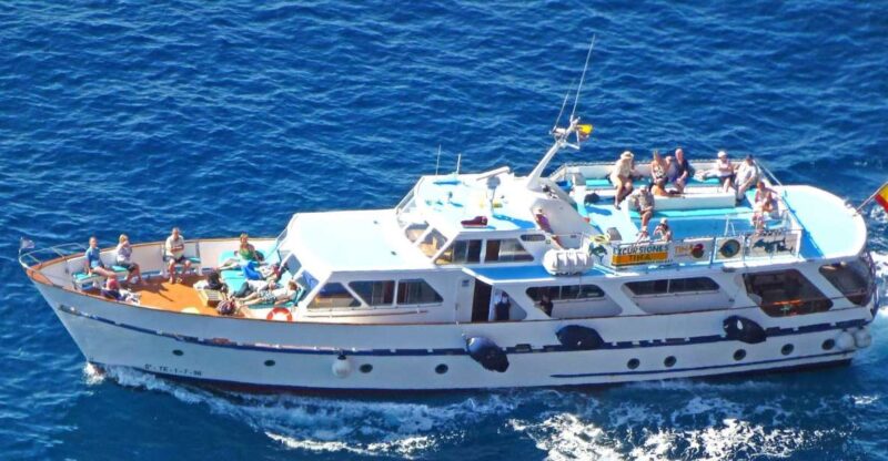 La Gomera: Whale Watching Tour on an Vintage Boat - Exploring the Stops: From Departure to the Hidden Bay