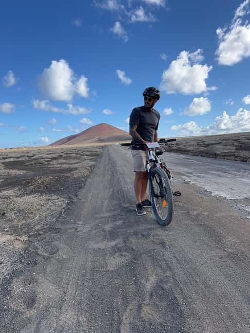 LA GRACIOSA: Bike rental MOUNTAIN BIKES - Practical Details: Bike Types, Assistance, and Route Guidance
