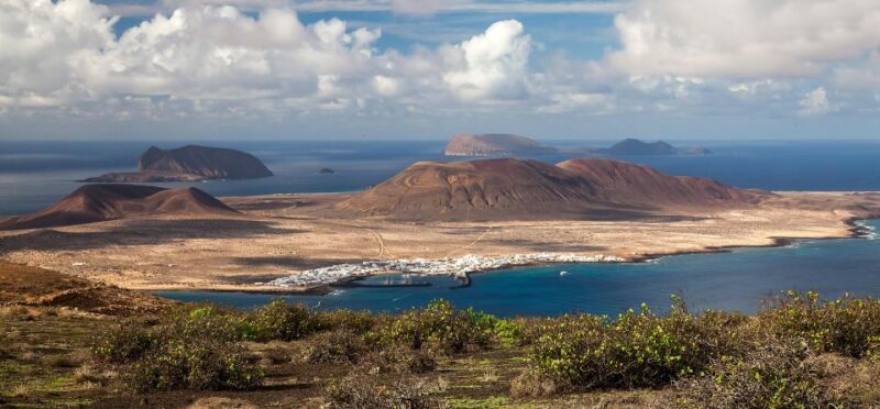La Graciosa: Island Cruise with Lunch for Cruise Passengers - Exploring Caleta del Sebo: A Short Visit with Local Charm