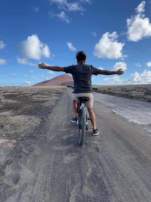 La Graciosa: Rent your ELECTRIC BIKE and explore the island at your own pace. - The Experience Provider: Bicis la Graciosa AARON