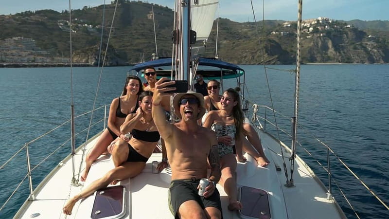 La Herradura: Sailing with a view of dolphins - Key Points