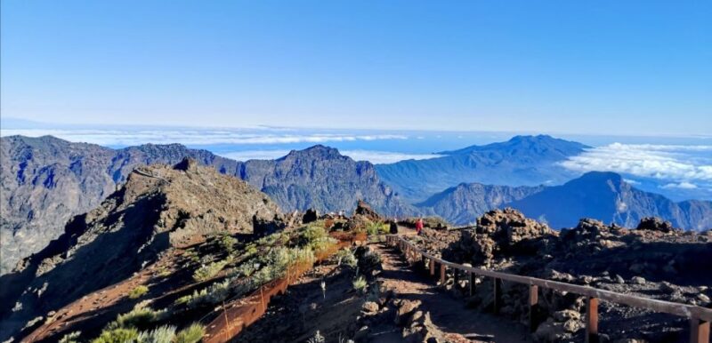 La Palma: Island Highlights Guided Bus Tour - Reaching the Summit at Roque de Los Muchachos