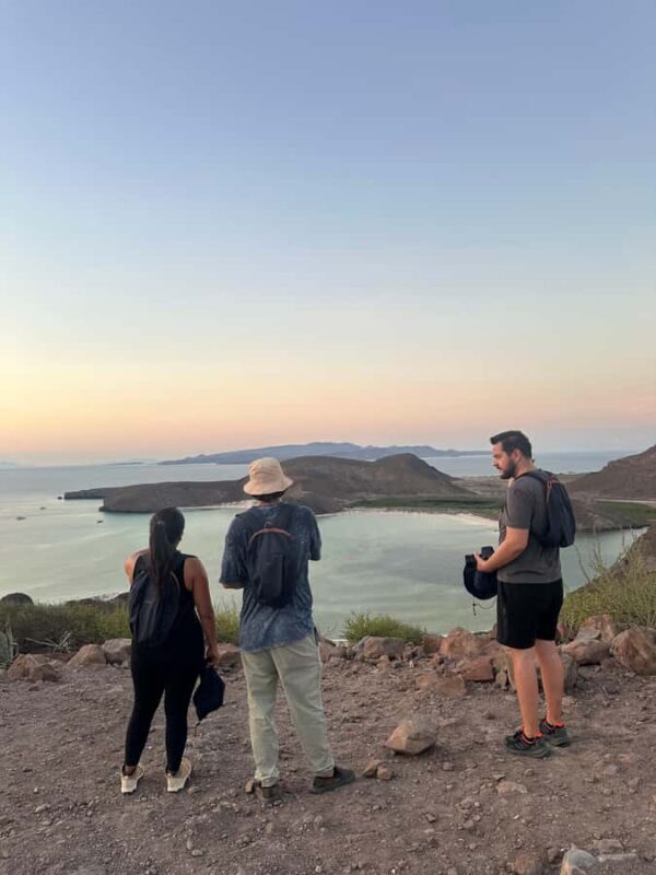 La Paz: Balandra Bay Sunset Hike with Guide & Snacks - Sunset Views and Wildlife Spotting During the Return