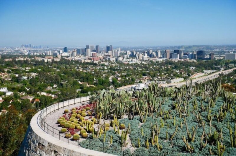 LA: Private Getty Center to Griffith Observatory Guided Tour - The Guide: Knowledgeable and Engaging