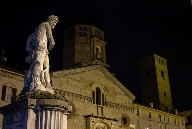 La Reggio Noire: a tour of the crime stories of the past by Night. - Key Points
