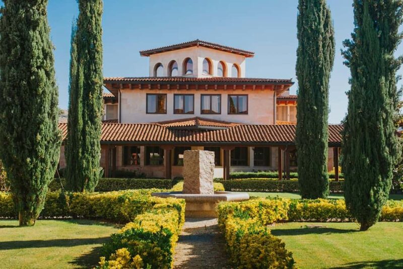 La Rioja: Altanza Wineries - Discovering Altanza Wineries in La Rioja