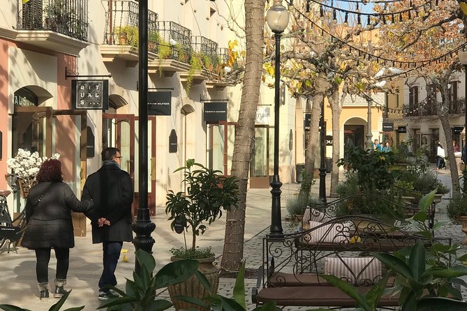 La Roca Village: private Round-Trip Transfer - One Positive Review Highlights Excellent Service