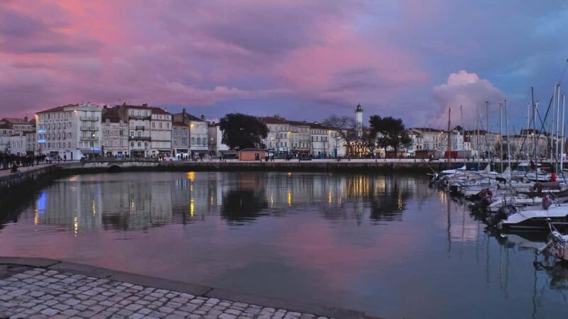 La Rochelle: Old Town and Vieux-Port Guided Walking Tour - The Vieux-Port and Its Maritime Heritage