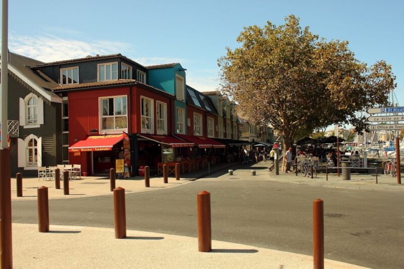 La Rochelle: Private Guided Walking Tour - Comparing to Similar Experiences in La Rochelle