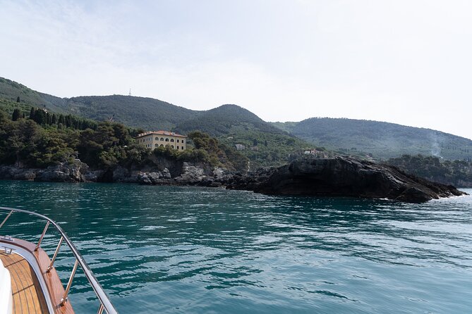 La Spezia: Cinque Terre Tour with Lunch on Board 8 hours - The Onboard Lunch and Drinks Selection