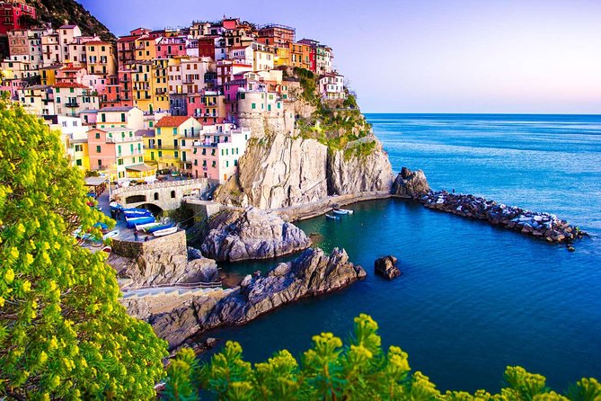 La Spezia Port: Cinque Terre and Pisa full day tour by Minivan and Ferry-Boat - Navigating the Tour with a Knowledgeable Guide