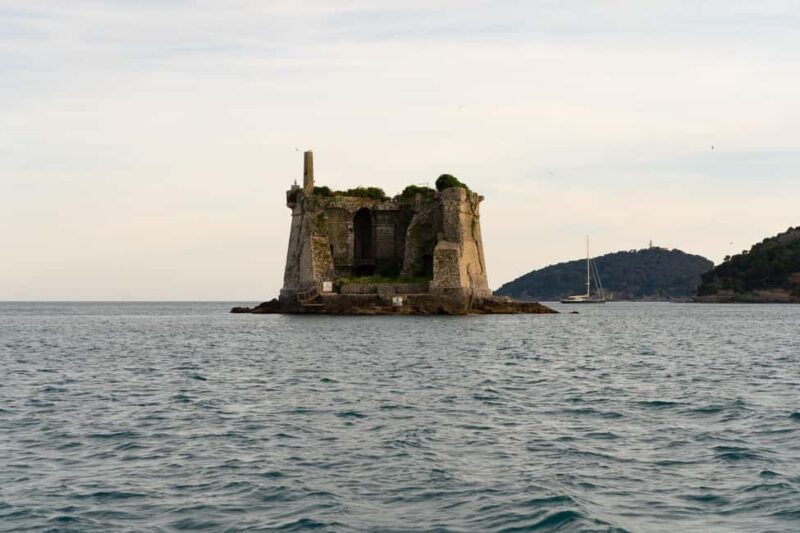 La Spezia. Sunset Aperitif and Dinner on the Boat - The Experience of Dining on a Luxury Boat at Sunset