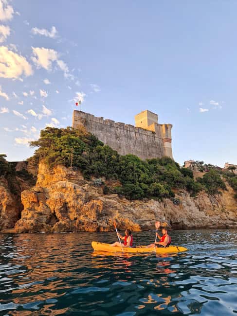 La Spezia: Sunset Kayak & Caves Tour w/ Swimming & Aperitif - Discover La Spezia’s Coastline by Kayak at Sunset