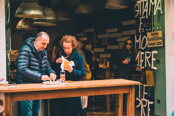 La Spezia: Taste Cinque Terre on a Food Tour by Do Eat Better - Sampling the Classic Ligurian Snacks: Farinata and Focaccia