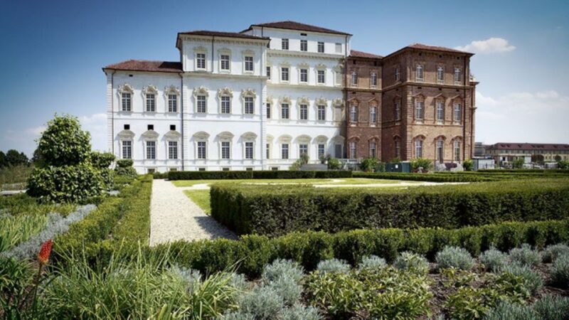 La Venaria Reale Entry Ticket and Hop-on Hop-off Bus Tour - Exploring the Scuderie Juvarrine and the Fountain of the Deer