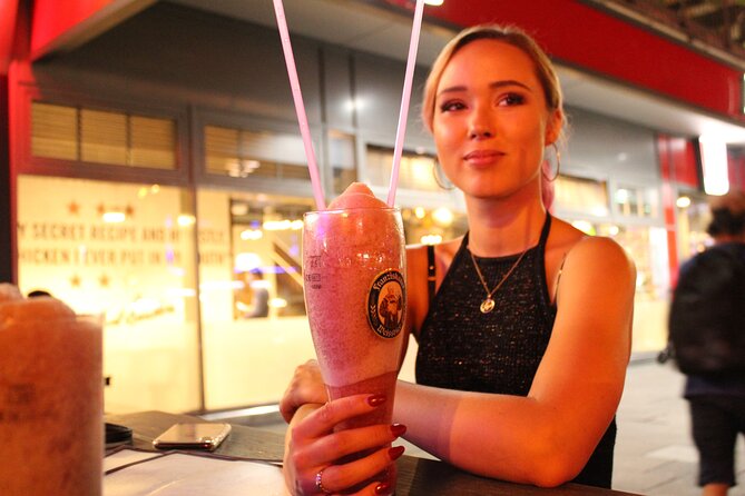 Ladies Night Party Tour in Hamburg including cocktail, sparkling wine and shots - The Irish Charm of Thomas Read Irish Pub