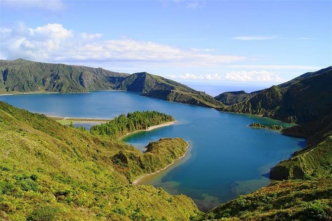 Lagoa do Fogo Walking Tour with Lunch from Ponta Delgada - Experience the Beauty of Lagoa do Fogo on a Guided Walk from Ponta Delgada
