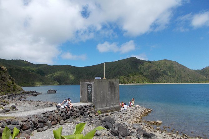 Lagoa do Fogo Walking Tour with Lunch from Ponta Delgada - Flora, Fauna, and Volcanic Features Explained by Guides