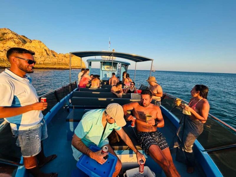 Lagos: Benagil Caves Catamaran Tour (2.5 hours) for the whole family - Scenic Departure with Historic and Coastal Views