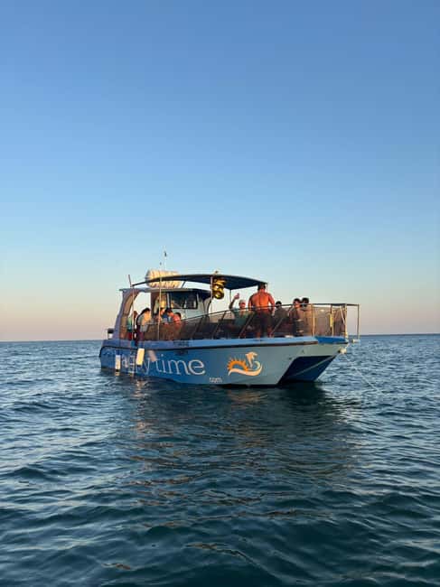 Lagos: Benagil Caves Catamaran Tour (2.5 hours) for the whole family - Swimming, Snorkeling, and Refreshing Water Breaks