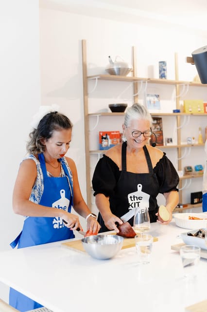 Lagos: Market Tour and Cataplana Cooking Class - The Atmosphere and Group Dynamics