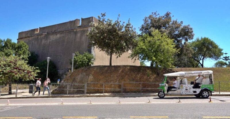 Lagos: Old Town, New Town, and Beaches Tuk Tuk Tour - Discover Lagos in Comfort on a 1.5-Hour Electric Tuk Tuk Tour