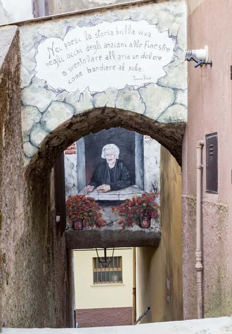 Laino Borgo: Urban Trekking among Murals and Local Traditions - Discovering Laino Borgo’s Historic Alleys and Murals