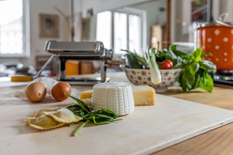 Lake Como: Ravioli Cooking Class with Wine - Key Points