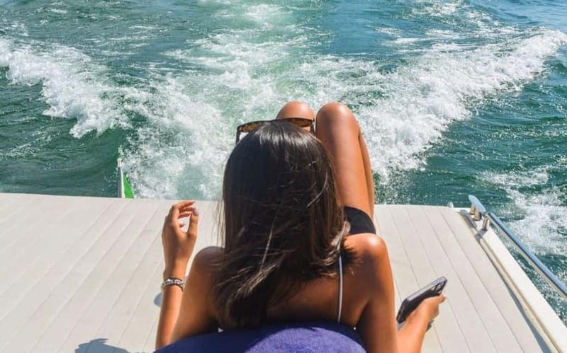 Lake Como: Unforgettable Experience Aboard a Venetian Boat - Stops at Iconic Villas and Charming Villages