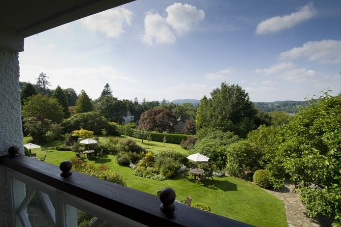 Lake District - Rail Tour from London with Cream Tea and Cruise - The Role of the Guides and On-Tour Experience