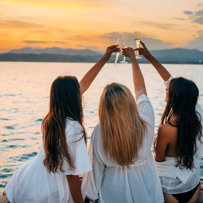 Lake Garda: Sunset Boat Ride from Sirmione - Key Points