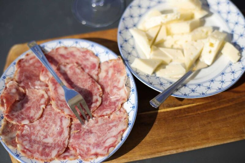 Lake Garda: Wine and Food Tastings in the Vineyards - Guide Expertise and Atmosphere in the Vineyard