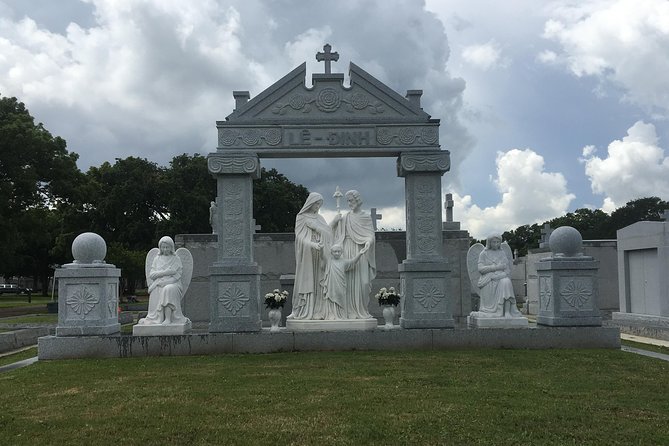 Lake Lawn Metairie Cemetery Walking Tour - Why This Tour Stands Out in New Orleans